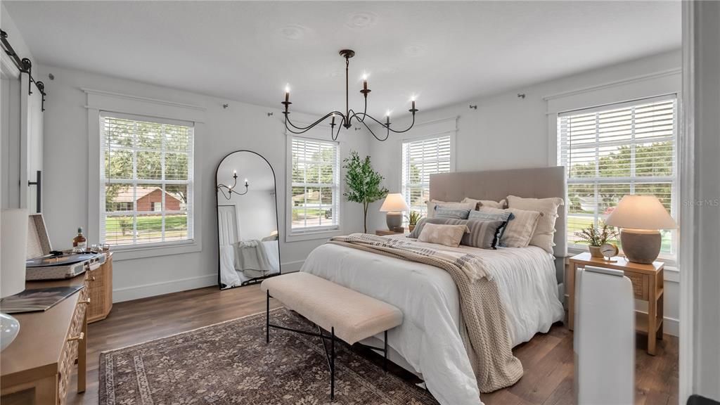 合同活跃: $599,900 (4 贝兹, 2 浴室, 2922 平方英尺)