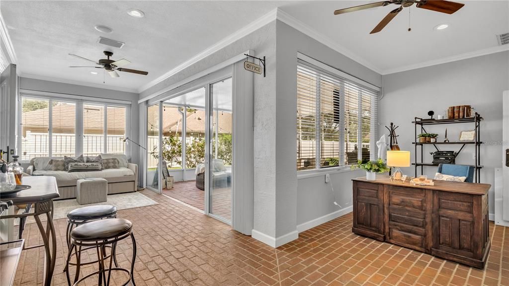 合同活跃: $599,900 (4 贝兹, 2 浴室, 2922 平方英尺)