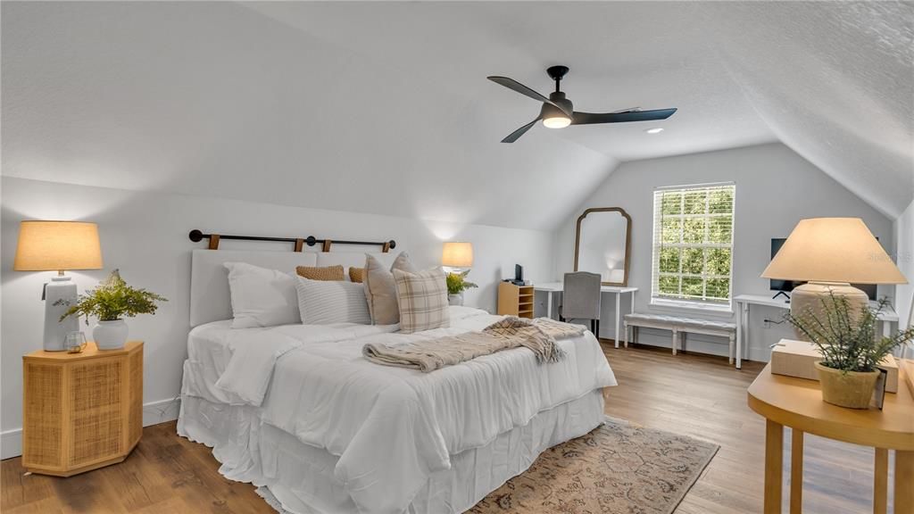 合同活跃: $599,900 (4 贝兹, 2 浴室, 2922 平方英尺)