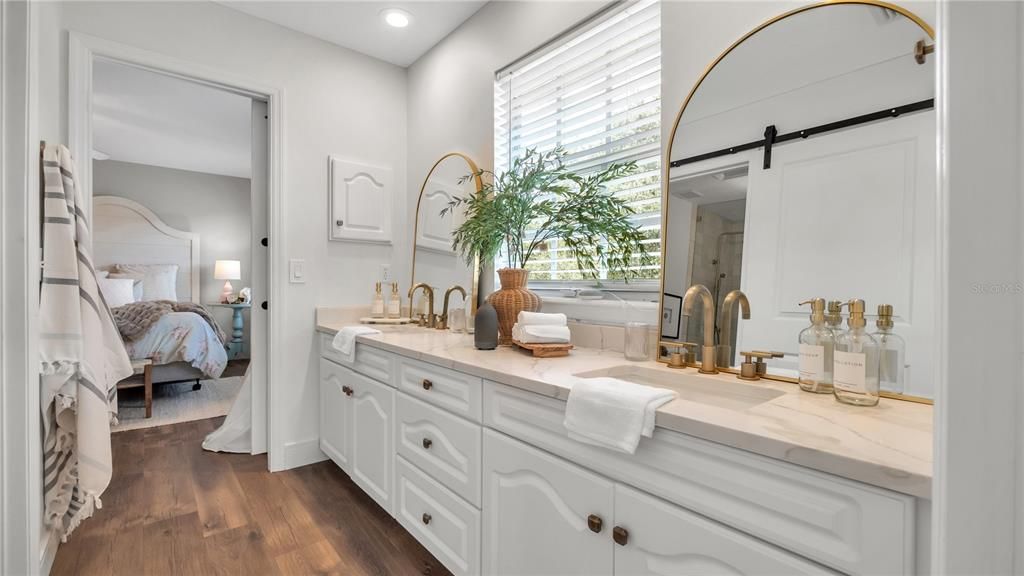 合同活跃: $599,900 (4 贝兹, 2 浴室, 2922 平方英尺)