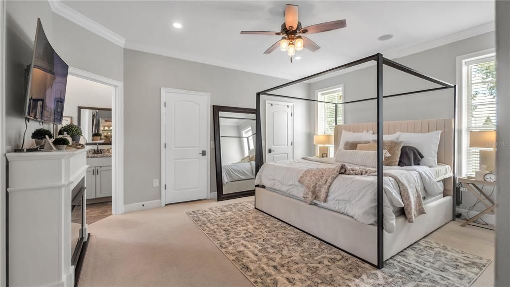 合同活跃: $599,900 (4 贝兹, 2 浴室, 2922 平方英尺)