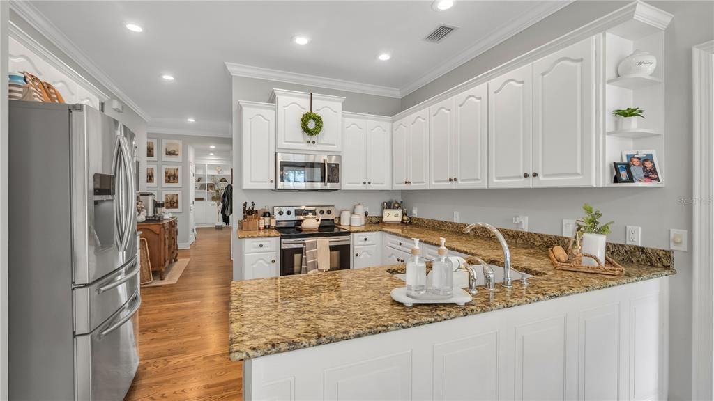 合同活跃: $599,900 (4 贝兹, 2 浴室, 2922 平方英尺)