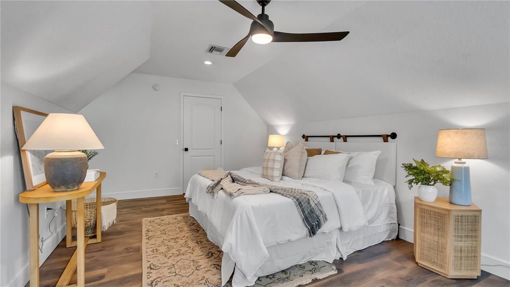 合同活跃: $599,900 (4 贝兹, 2 浴室, 2922 平方英尺)