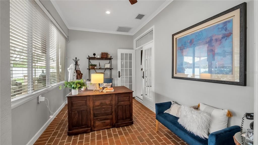 合同活跃: $599,900 (4 贝兹, 2 浴室, 2922 平方英尺)