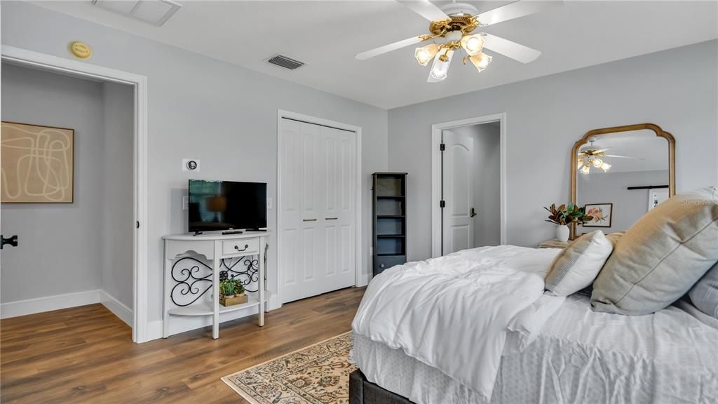 合同活跃: $599,900 (4 贝兹, 2 浴室, 2922 平方英尺)