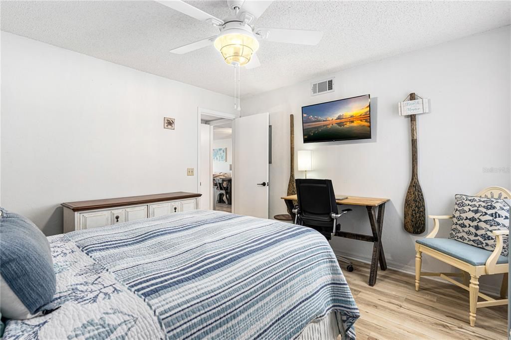 待售: $348,000 (2 贝兹, 2 浴室, 1140 平方英尺)