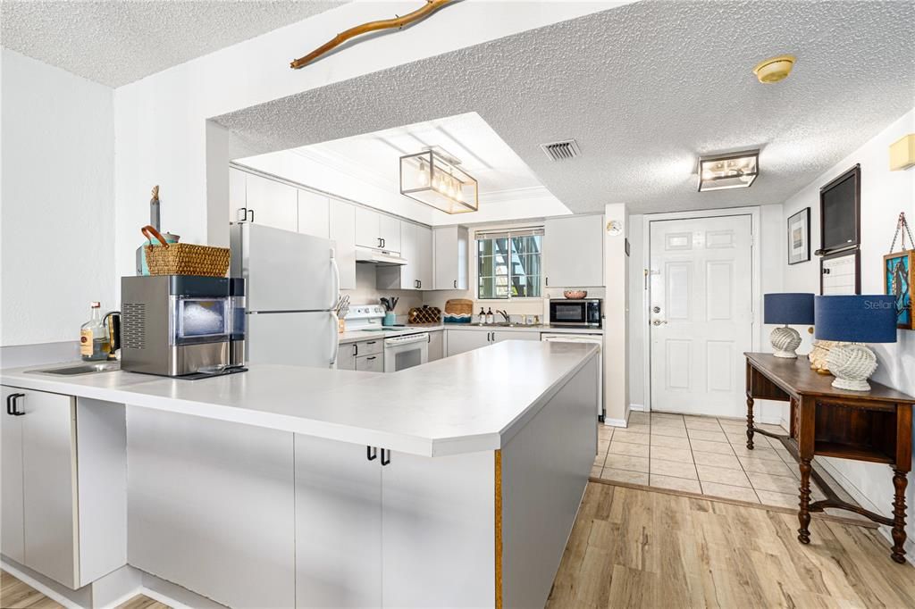 待售: $348,000 (2 贝兹, 2 浴室, 1140 平方英尺)