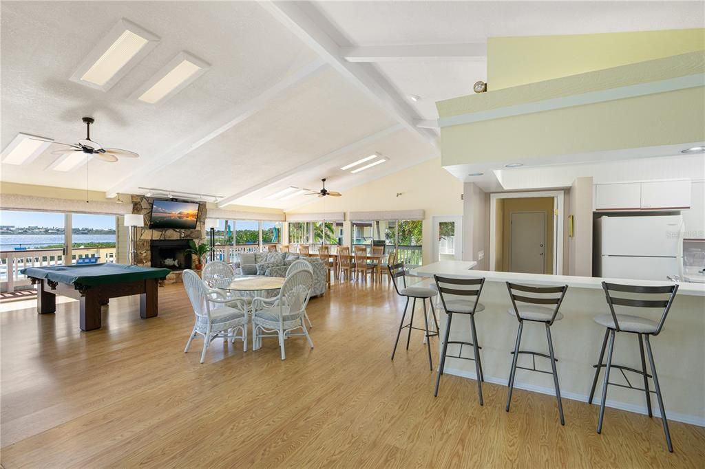 待售: $348,000 (2 贝兹, 2 浴室, 1140 平方英尺)