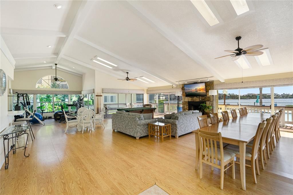 待售: $348,000 (2 贝兹, 2 浴室, 1140 平方英尺)