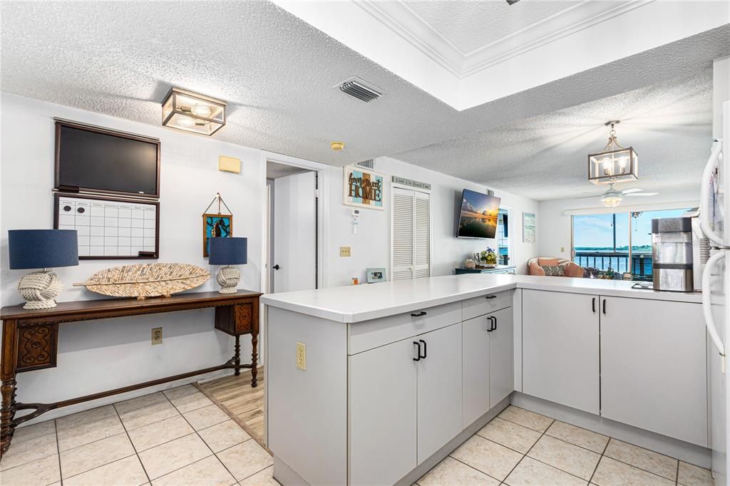 待售: $348,000 (2 贝兹, 2 浴室, 1140 平方英尺)