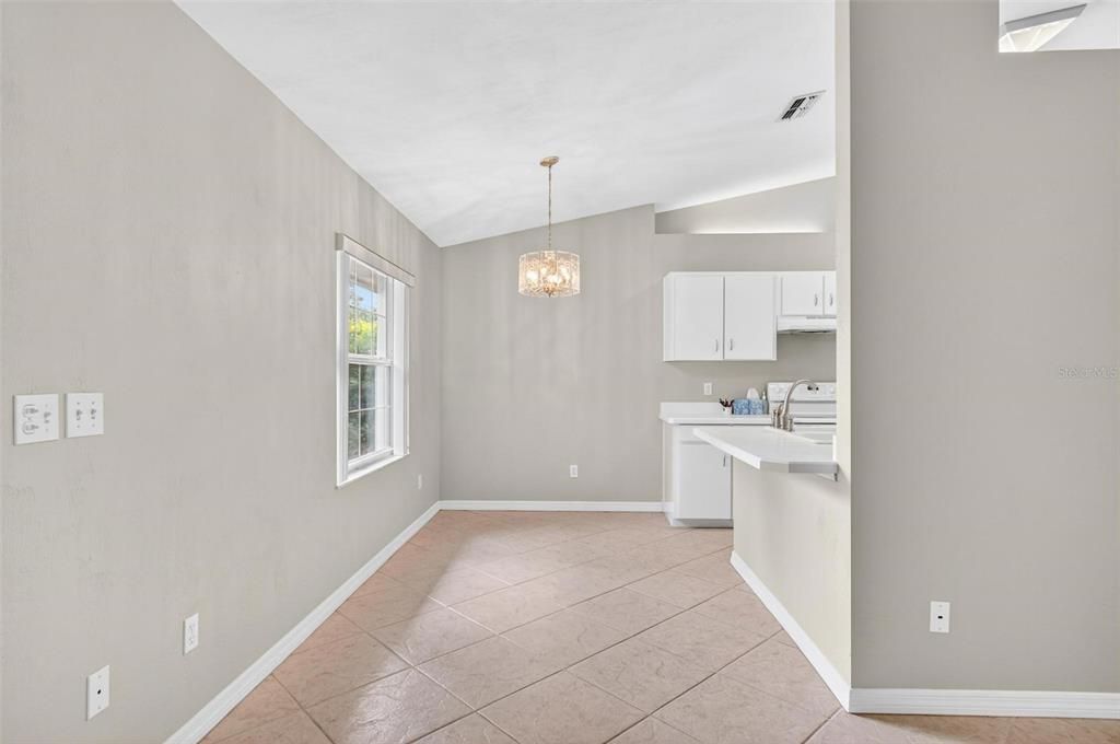 Под контрактом: $289,000 (3 спален, 2 ванн, 1707 Квадратных фут)