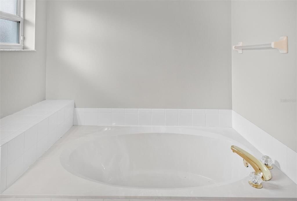 Под контрактом: $289,000 (3 спален, 2 ванн, 1707 Квадратных фут)