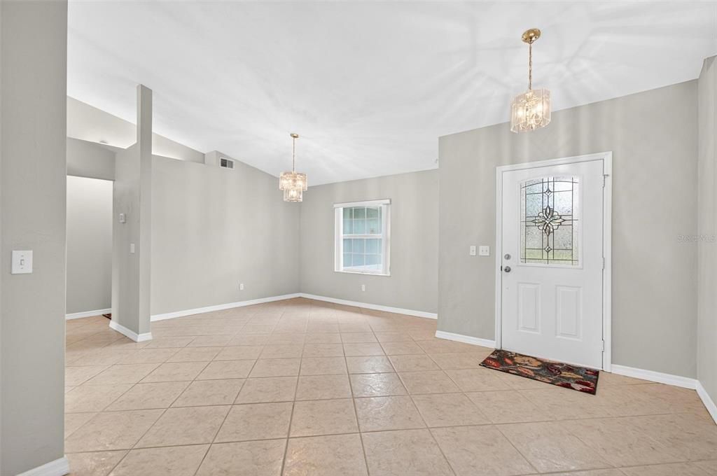 Под контрактом: $289,000 (3 спален, 2 ванн, 1707 Квадратных фут)