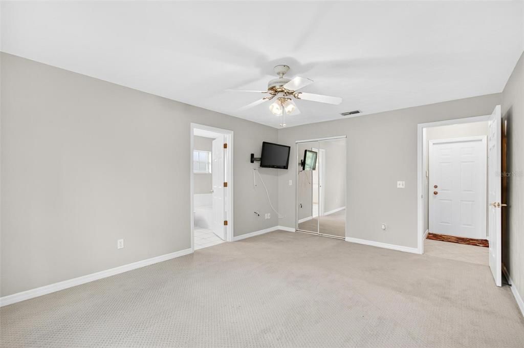 Под контрактом: $289,000 (3 спален, 2 ванн, 1707 Квадратных фут)