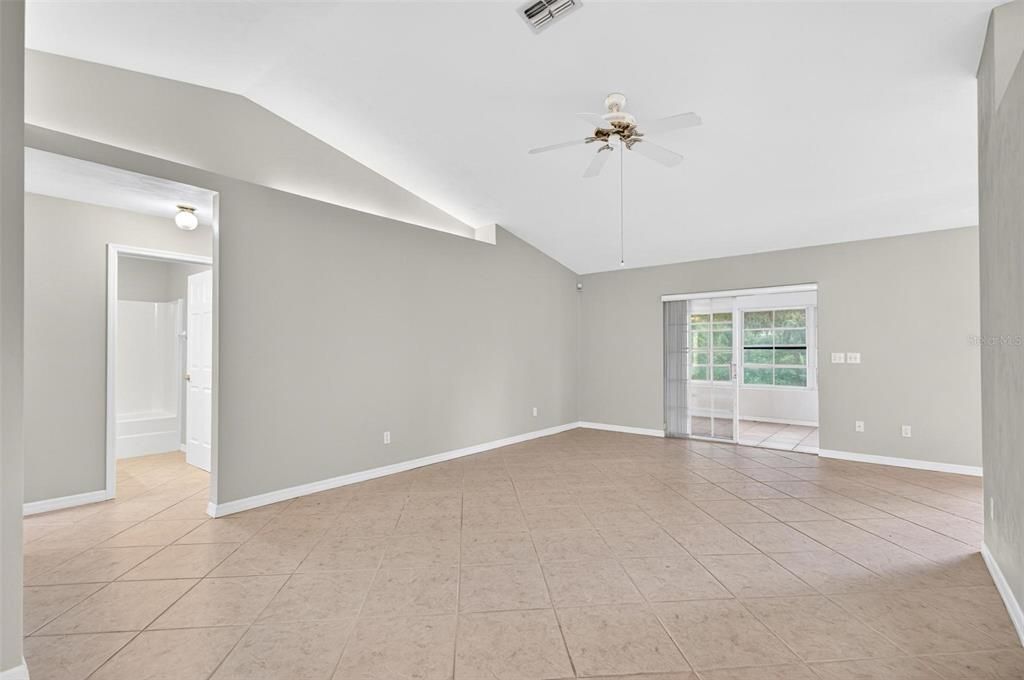 Под контрактом: $289,000 (3 спален, 2 ванн, 1707 Квадратных фут)