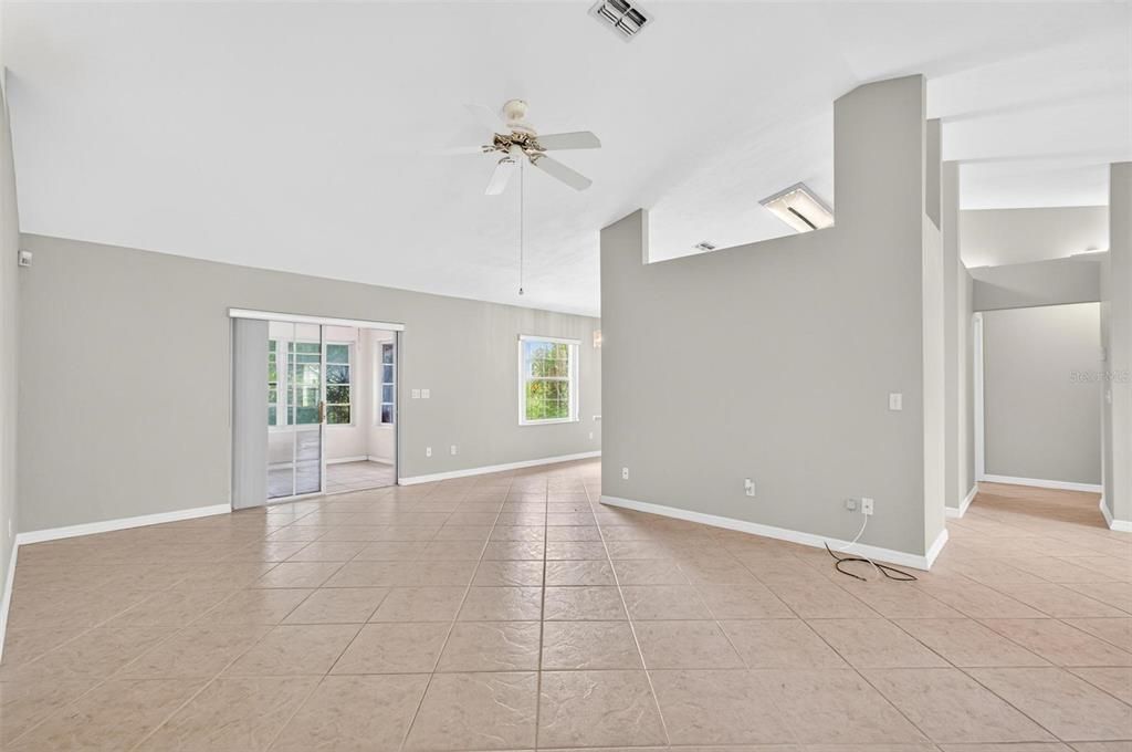 Под контрактом: $289,000 (3 спален, 2 ванн, 1707 Квадратных фут)