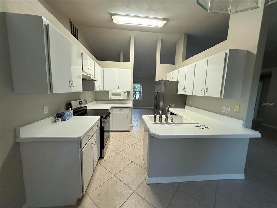 Под контрактом: $289,000 (3 спален, 2 ванн, 1707 Квадратных фут)