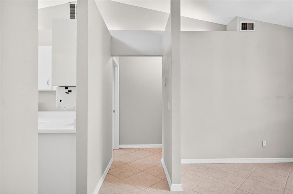 Под контрактом: $289,000 (3 спален, 2 ванн, 1707 Квадратных фут)