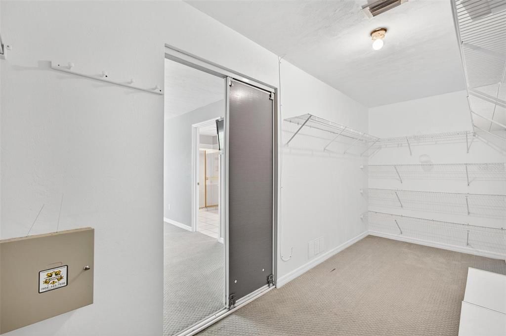 Под контрактом: $289,000 (3 спален, 2 ванн, 1707 Квадратных фут)