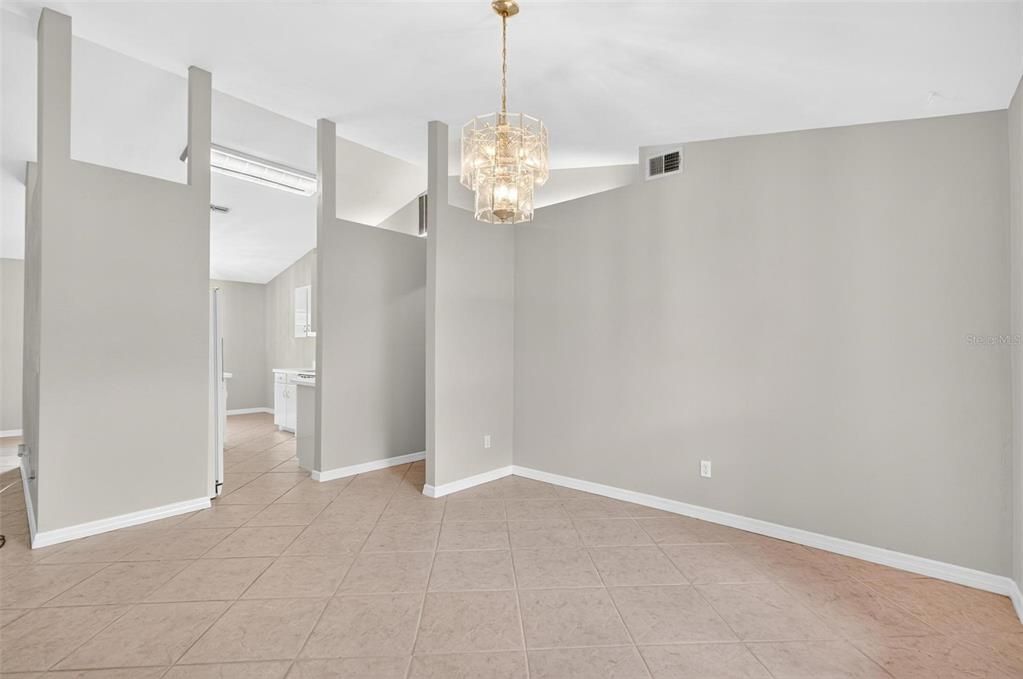 Под контрактом: $289,000 (3 спален, 2 ванн, 1707 Квадратных фут)