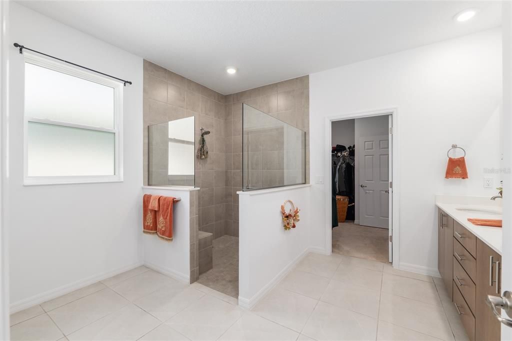 Под контрактом: $334,900 (3 спален, 2 ванн, 1959 Квадратных фут)