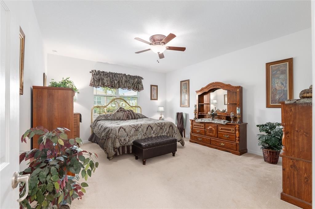 Под контрактом: $334,900 (3 спален, 2 ванн, 1959 Квадратных фут)