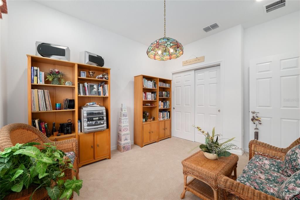 Под контрактом: $334,900 (3 спален, 2 ванн, 1959 Квадратных фут)