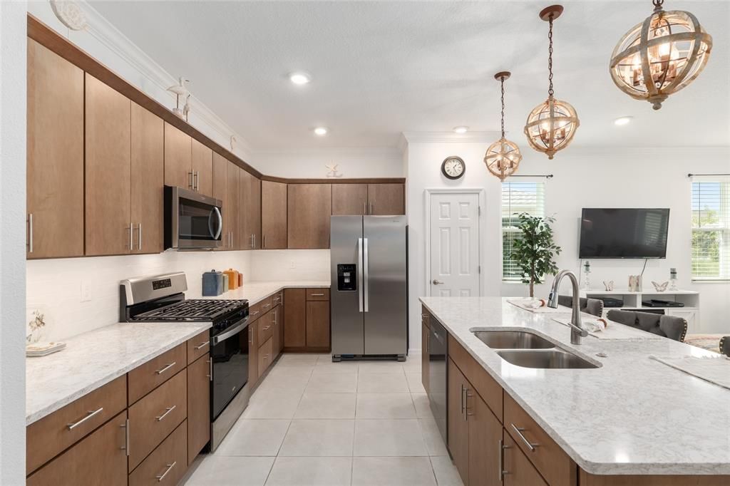 Под контрактом: $334,900 (3 спален, 2 ванн, 1959 Квадратных фут)