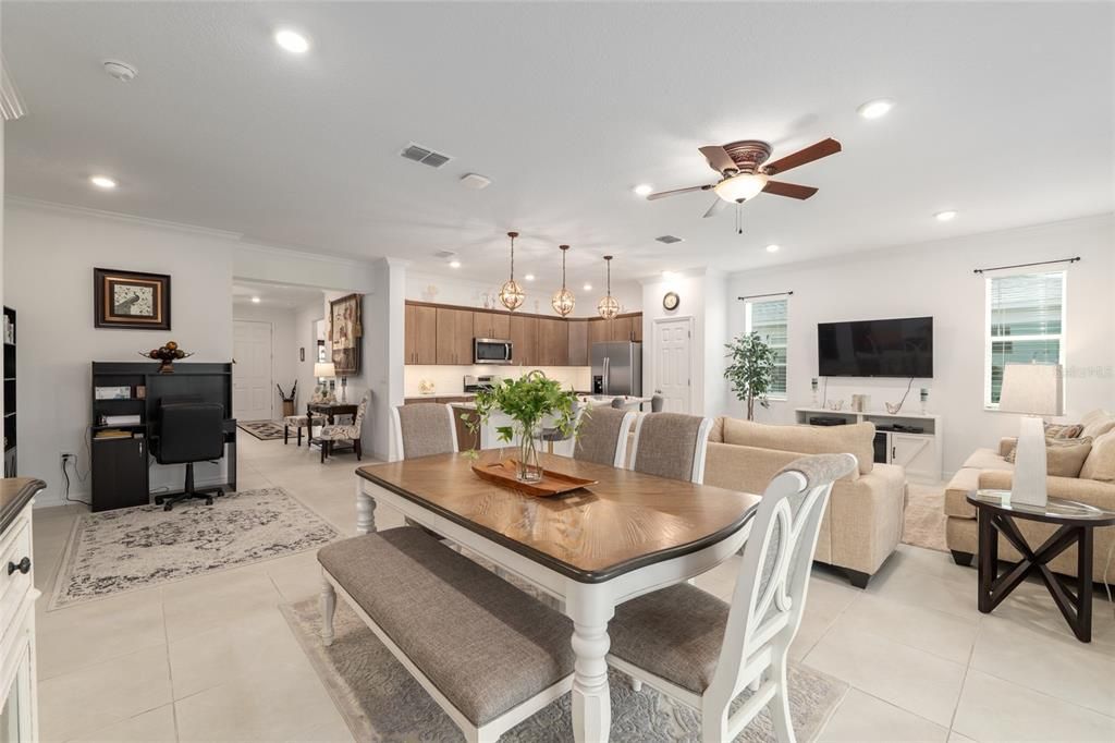 Под контрактом: $334,900 (3 спален, 2 ванн, 1959 Квадратных фут)