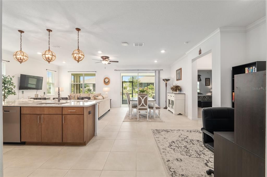 Под контрактом: $334,900 (3 спален, 2 ванн, 1959 Квадратных фут)