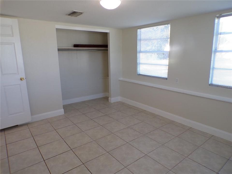 Activo con contrato: $180,000 (3 camas, 1 baños, 1209 Pies cuadrados)