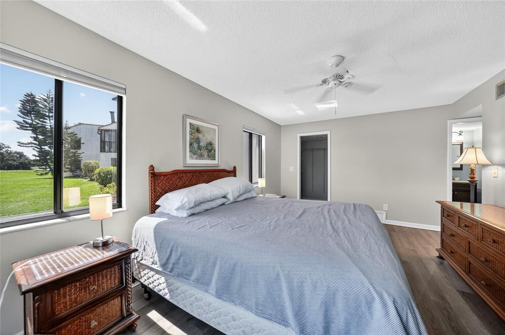 For Sale: $279,000 (2 beds, 2 baths, 1120 Square Feet)