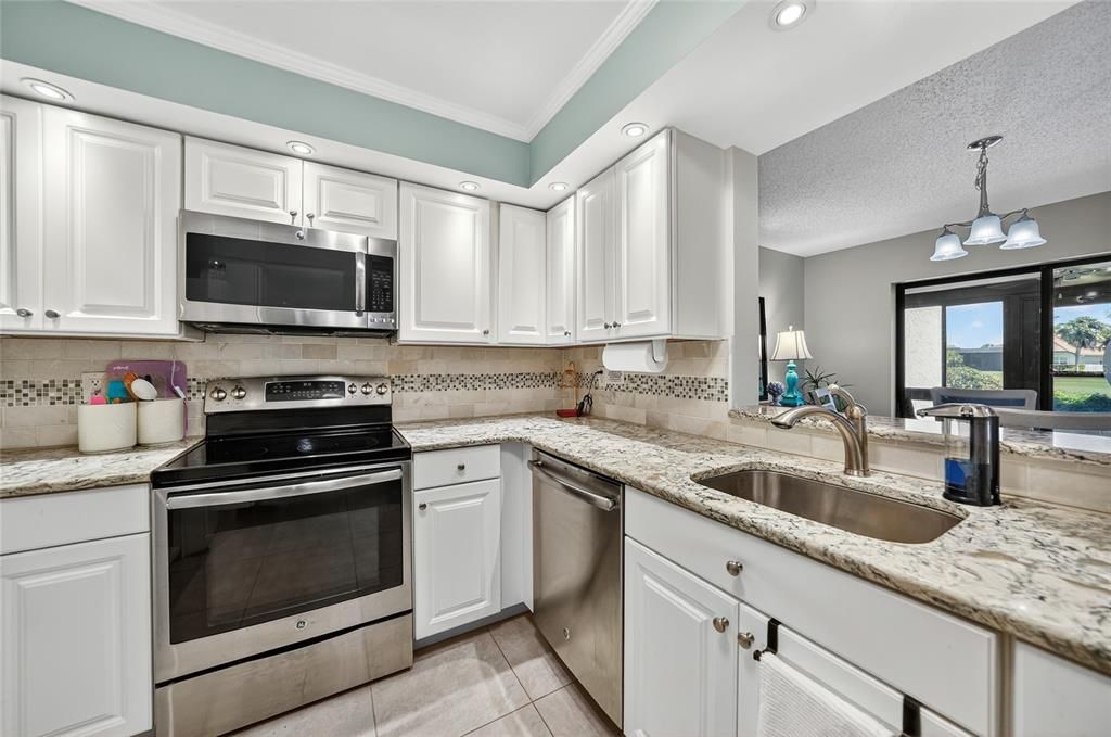 For Sale: $279,000 (2 beds, 2 baths, 1120 Square Feet)