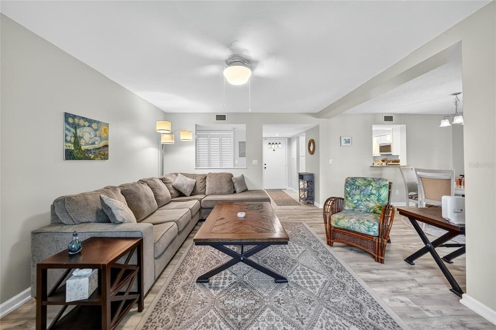 For Sale: $279,000 (2 beds, 2 baths, 1120 Square Feet)