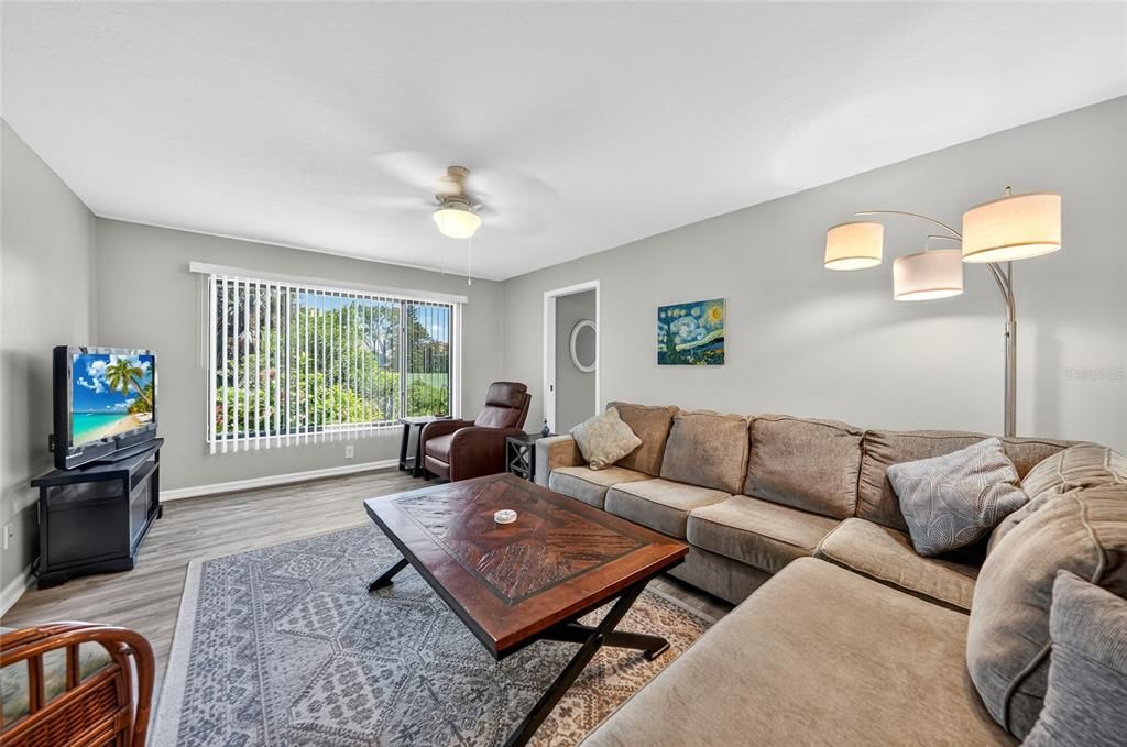 For Sale: $279,000 (2 beds, 2 baths, 1120 Square Feet)