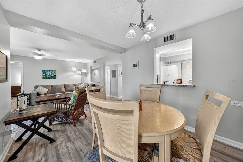 For Sale: $279,000 (2 beds, 2 baths, 1120 Square Feet)