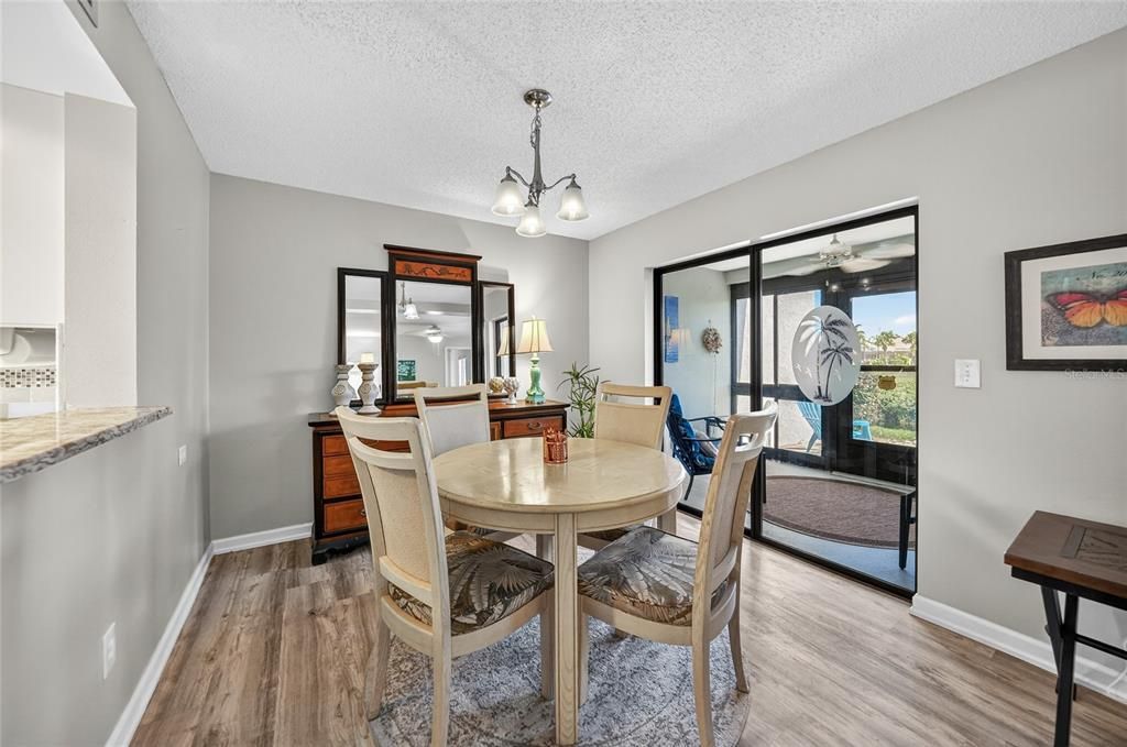 For Sale: $279,000 (2 beds, 2 baths, 1120 Square Feet)