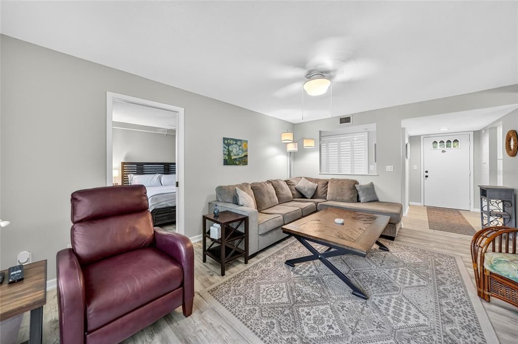 For Sale: $279,000 (2 beds, 2 baths, 1120 Square Feet)