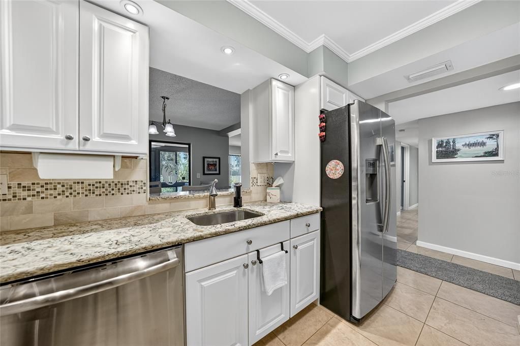 For Sale: $279,000 (2 beds, 2 baths, 1120 Square Feet)