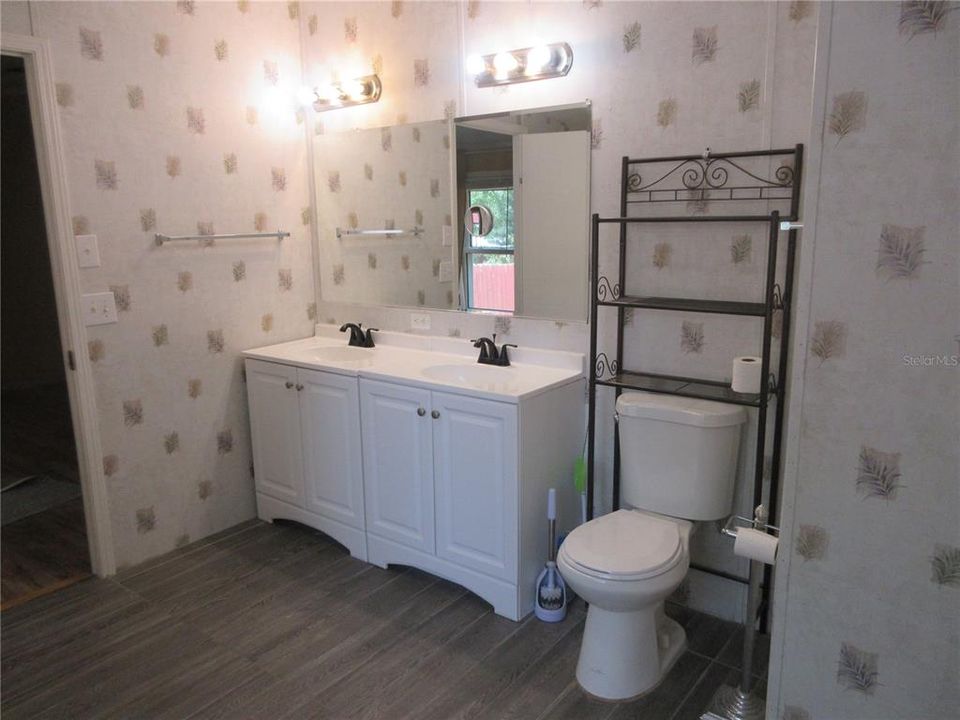 合同活跃: $170,000 (3 贝兹, 2 浴室, 1293 平方英尺)