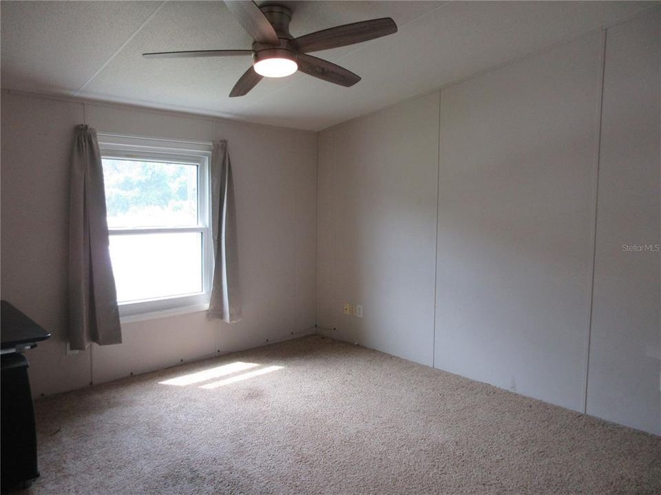 合同活跃: $170,000 (3 贝兹, 2 浴室, 1293 平方英尺)