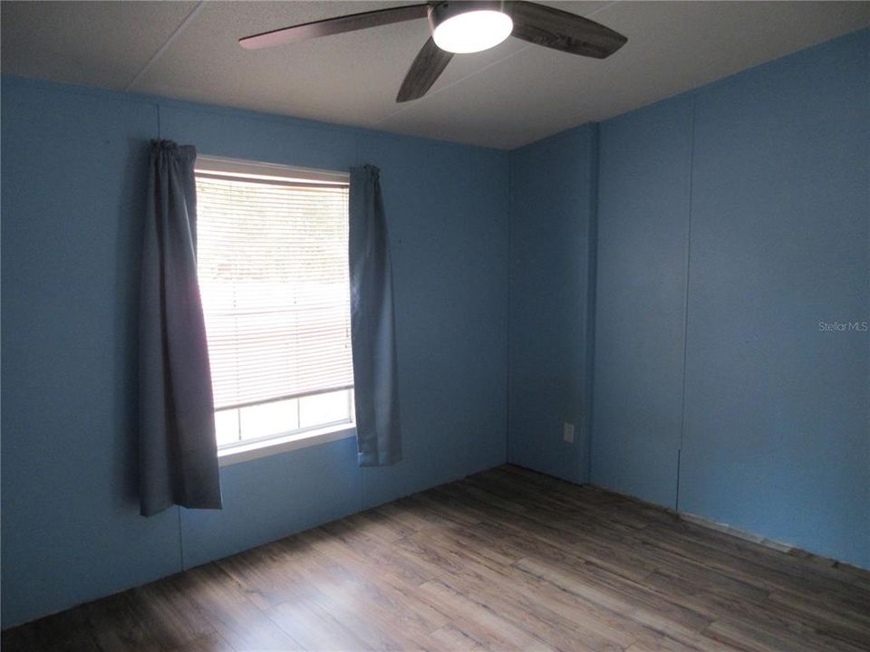 合同活跃: $170,000 (3 贝兹, 2 浴室, 1293 平方英尺)