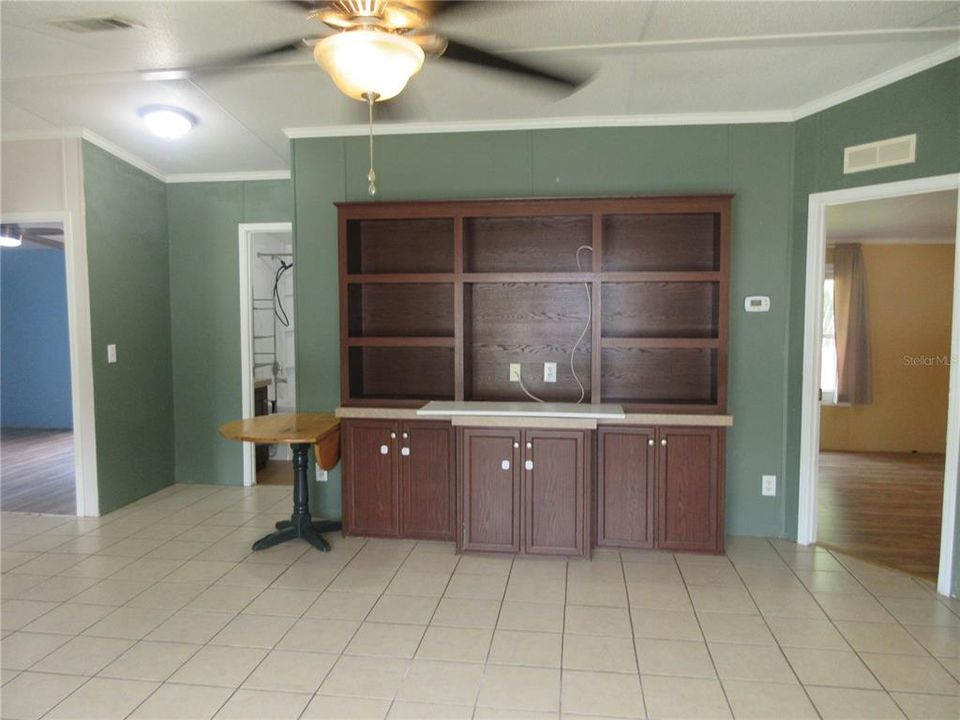 合同活跃: $170,000 (3 贝兹, 2 浴室, 1293 平方英尺)