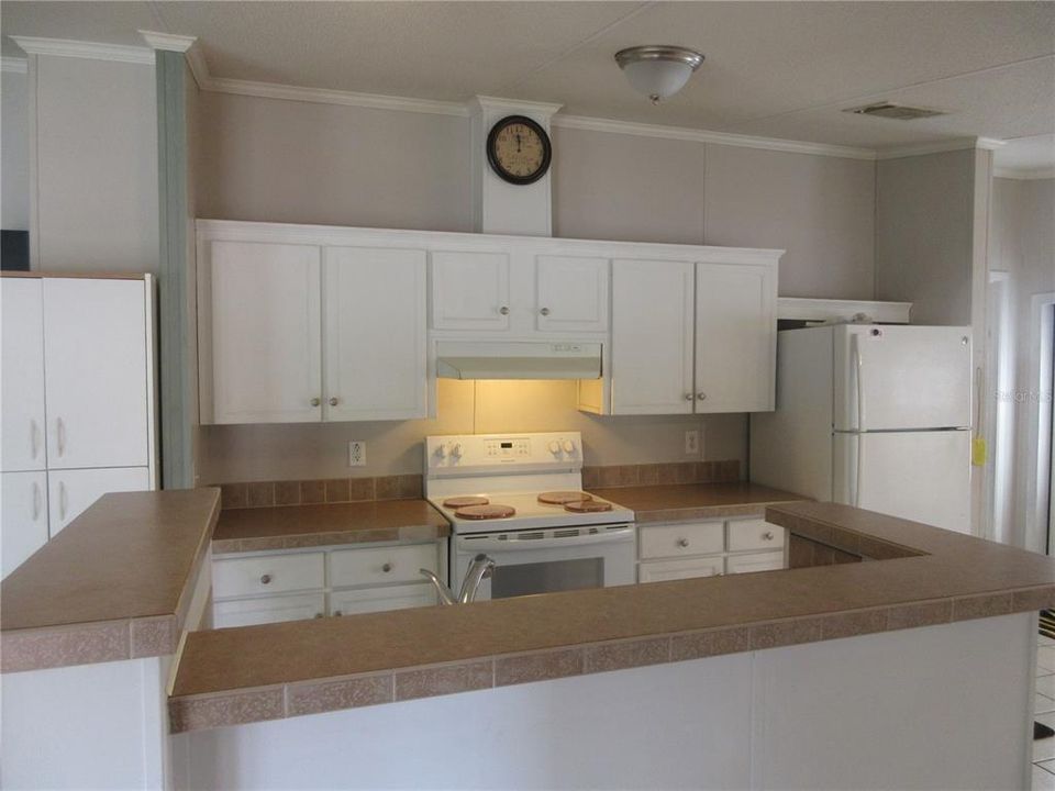 合同活跃: $170,000 (3 贝兹, 2 浴室, 1293 平方英尺)