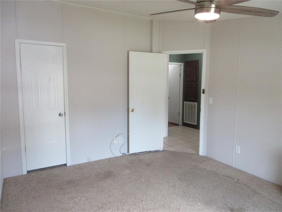 合同活跃: $170,000 (3 贝兹, 2 浴室, 1293 平方英尺)