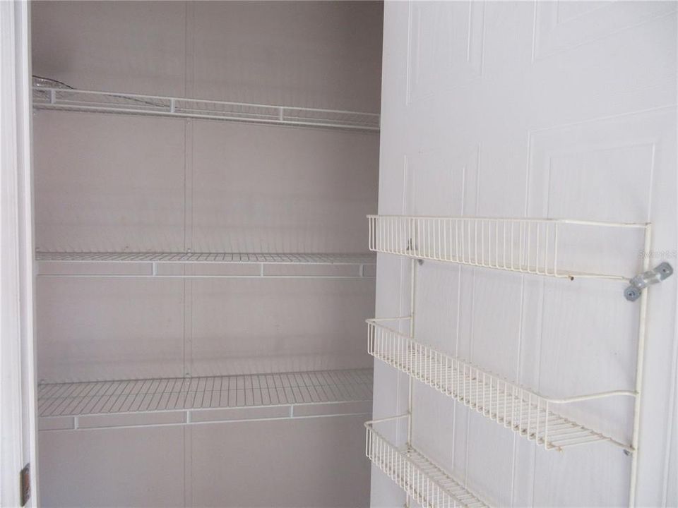 合同活跃: $170,000 (3 贝兹, 2 浴室, 1293 平方英尺)