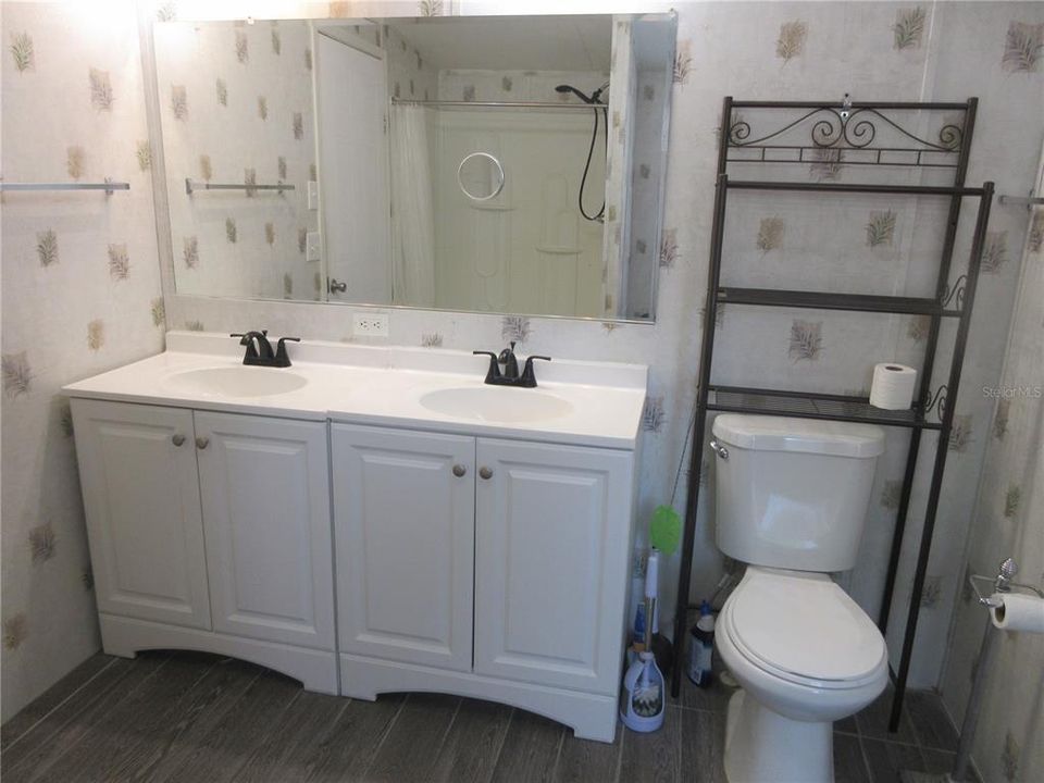 合同活跃: $170,000 (3 贝兹, 2 浴室, 1293 平方英尺)