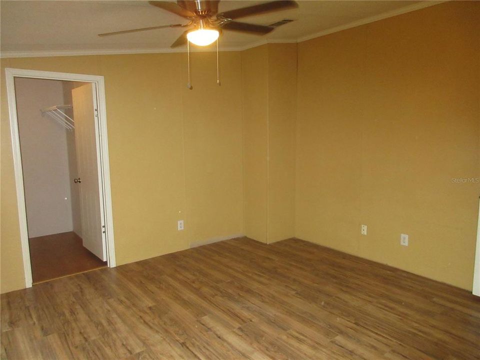 合同活跃: $170,000 (3 贝兹, 2 浴室, 1293 平方英尺)