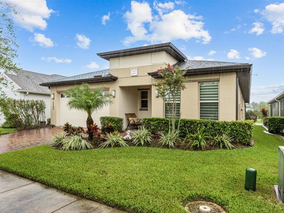 Activo con contrato: $445,000 (3 camas, 3 baños, 2355 Pies cuadrados)