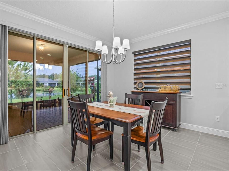 Activo con contrato: $445,000 (3 camas, 3 baños, 2355 Pies cuadrados)